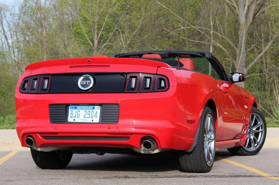  Ford Mustang GT Convertible 2013 года  (фото 26 из 65)